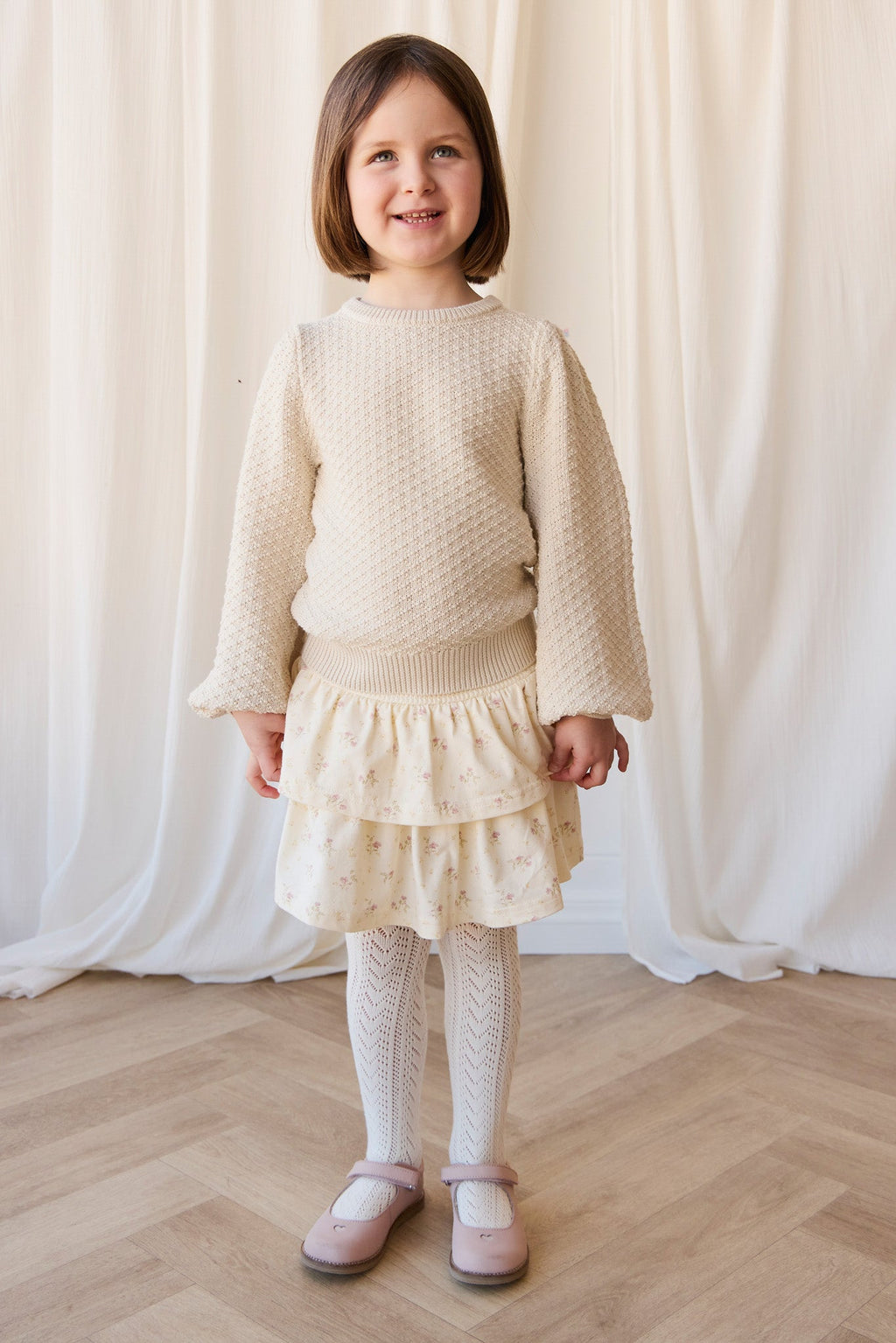 Jupe romantique en coton et élasthanne, motif floral parchemin, avec taille smockée et volants étagés