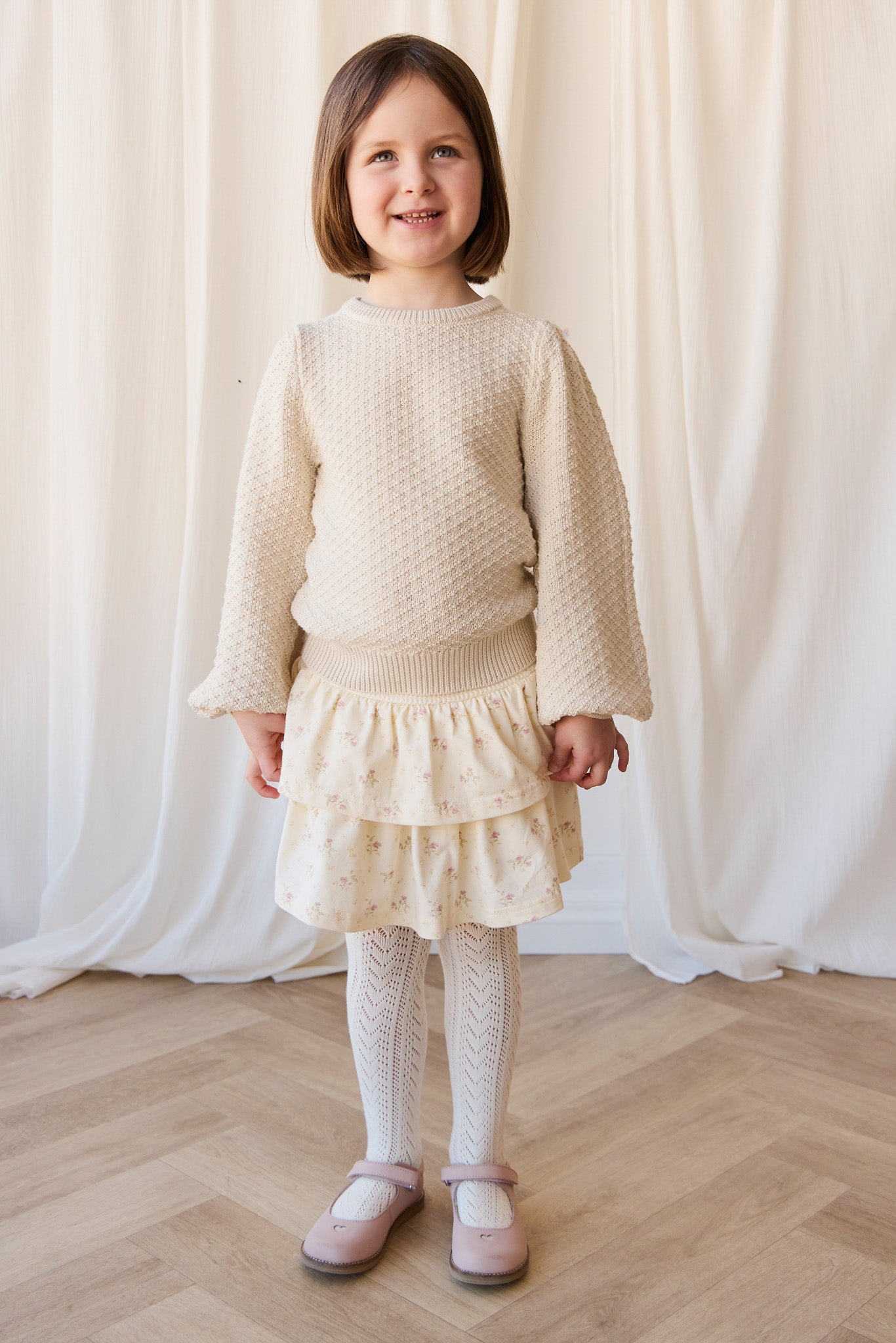 Jupe romantique en coton et élasthanne, motif floral parchemin, avec taille smockée et volants étagés