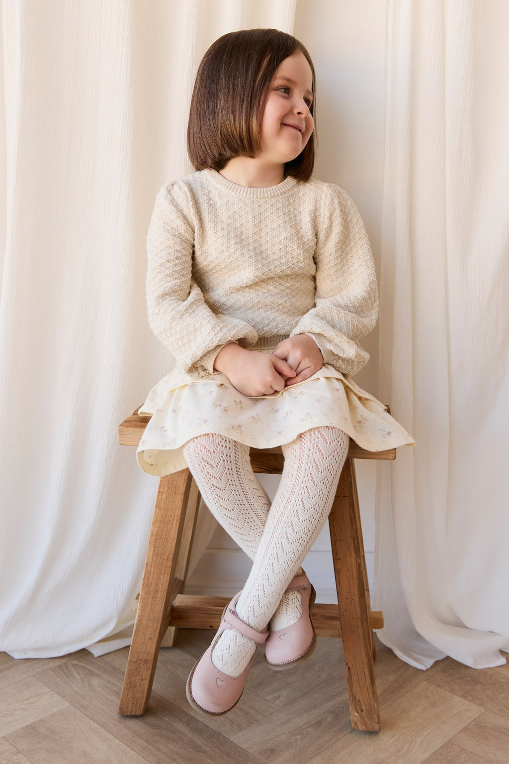 Jupe romantique en coton et élasthanne, motif floral parchemin, avec taille smockée et volants étagés
