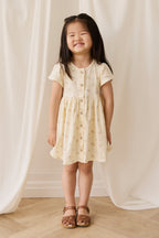 Robe romantique en coton et élasthanne à motif floral parcheminé, avec manches à volants et boutons en noix de coco
