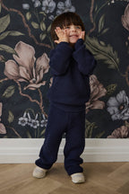Pantalon en maille de coton bleu marine classique avec taille élastiquée et lien décoratif