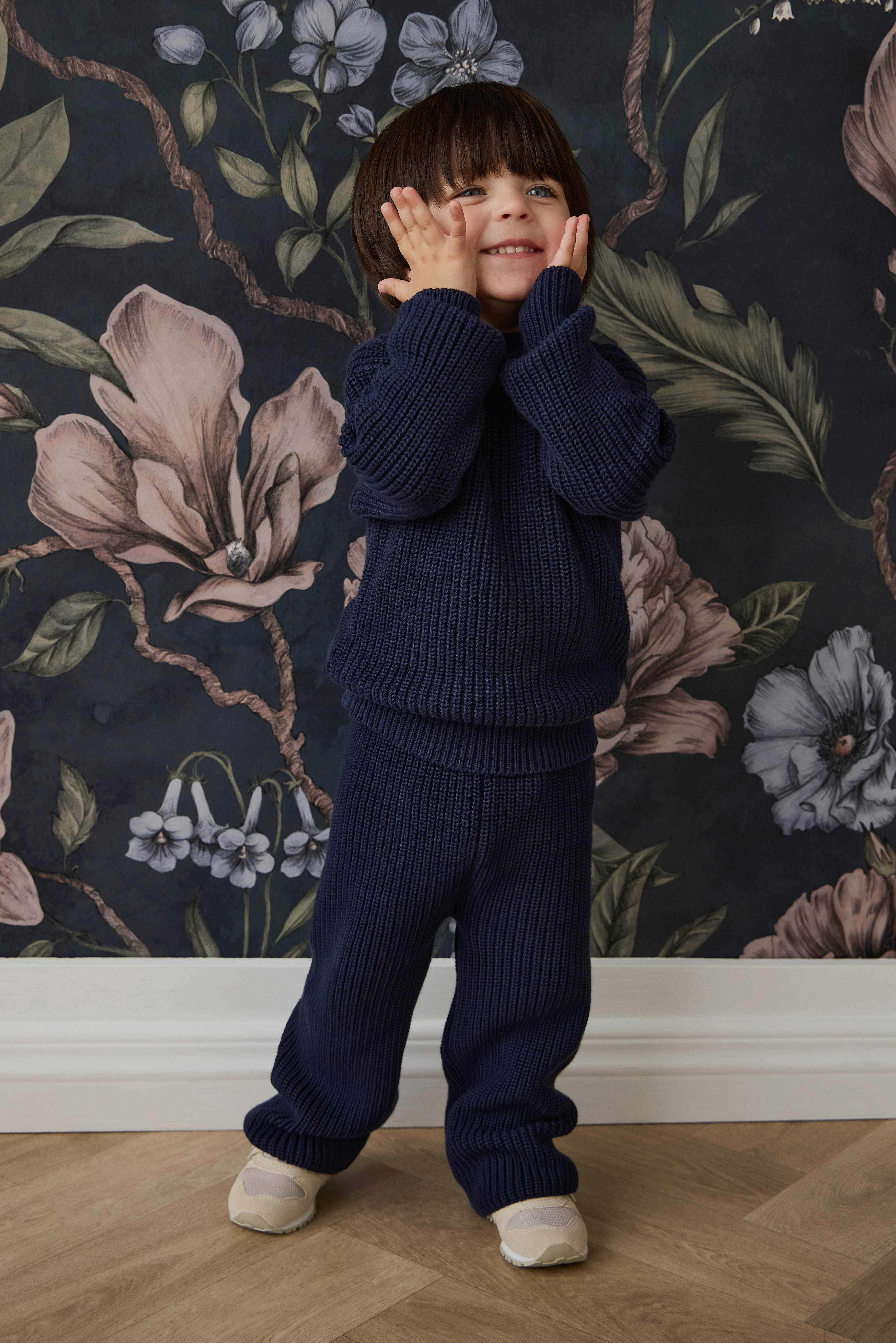 Pantalon en maille de coton bleu marine classique avec taille élastiquée et lien décoratif