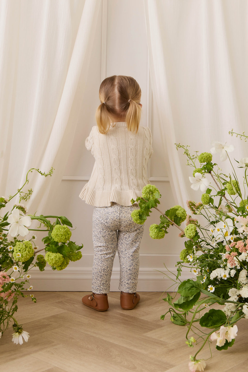 Gilet Classique en Coton Vanille Tricoté, Torsadé, avec Ourlet Basque et Boutons sur le Devant