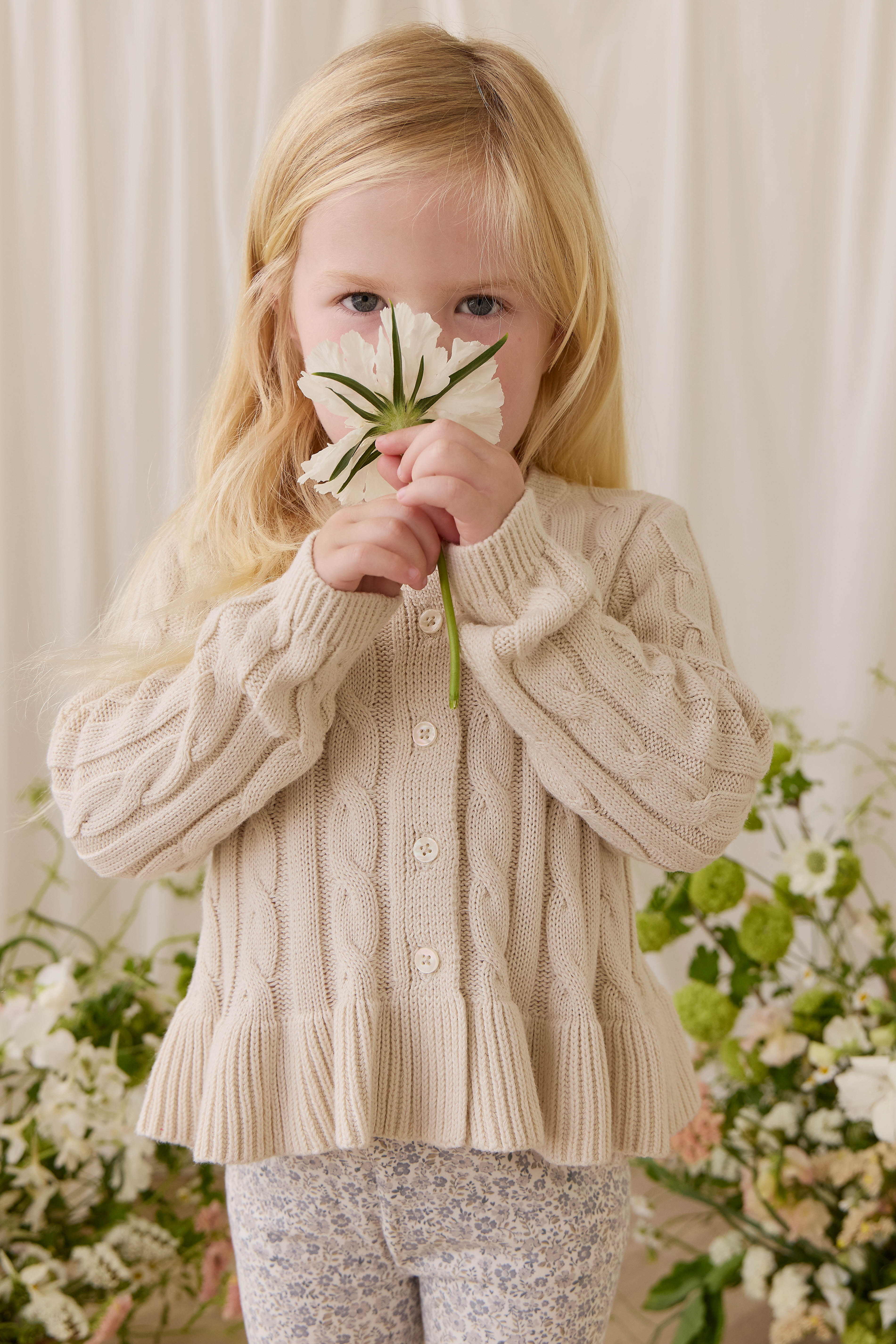 Gilet Classique en Coton Vanille Tricoté, Torsadé, avec Ourlet Basque et Boutons sur le Devant