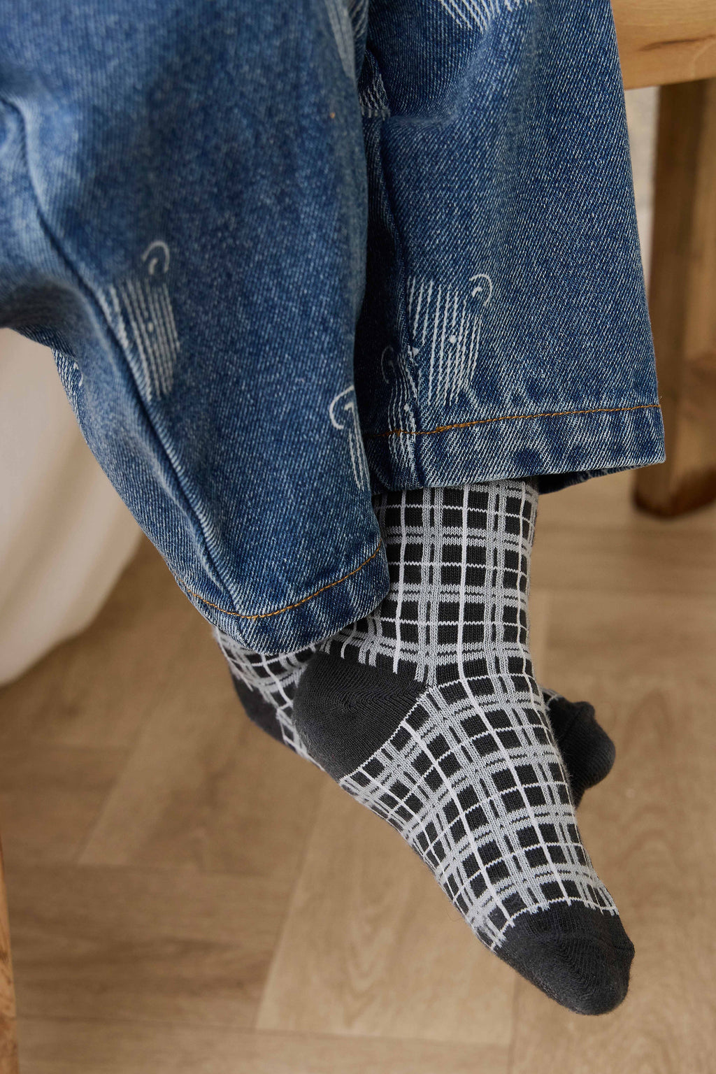 Chaussettes en coton à carreaux Tattersall en basalte classique avec revers côtelé et légère extensibilité