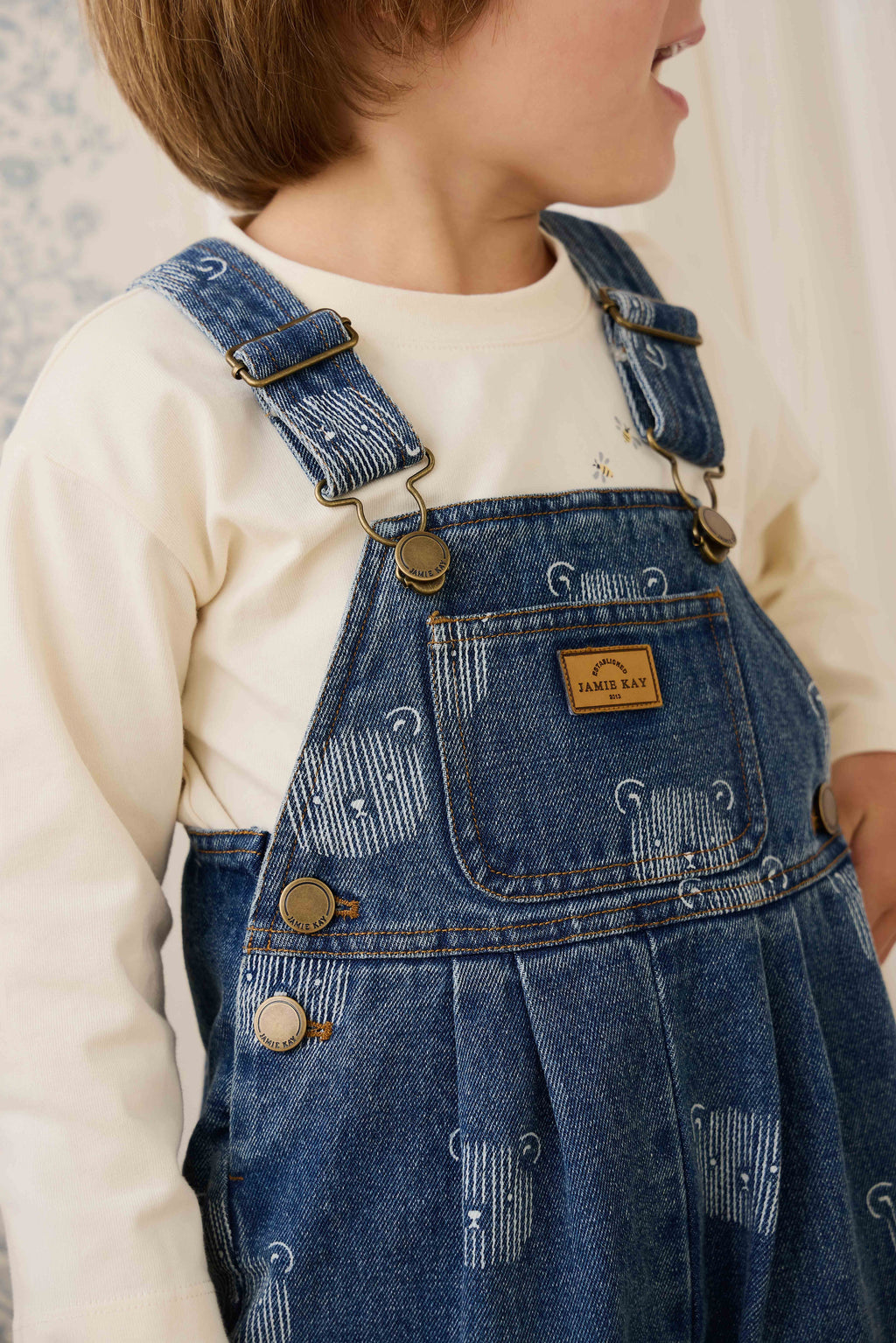Haut à manches longues en coton biologique Classic Cloud avec motif abeille et coupe décontractée