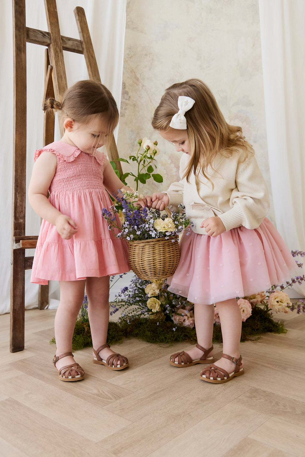 Gilet élégant en coton crème et lurex, avec cache-cœur et manches ballon