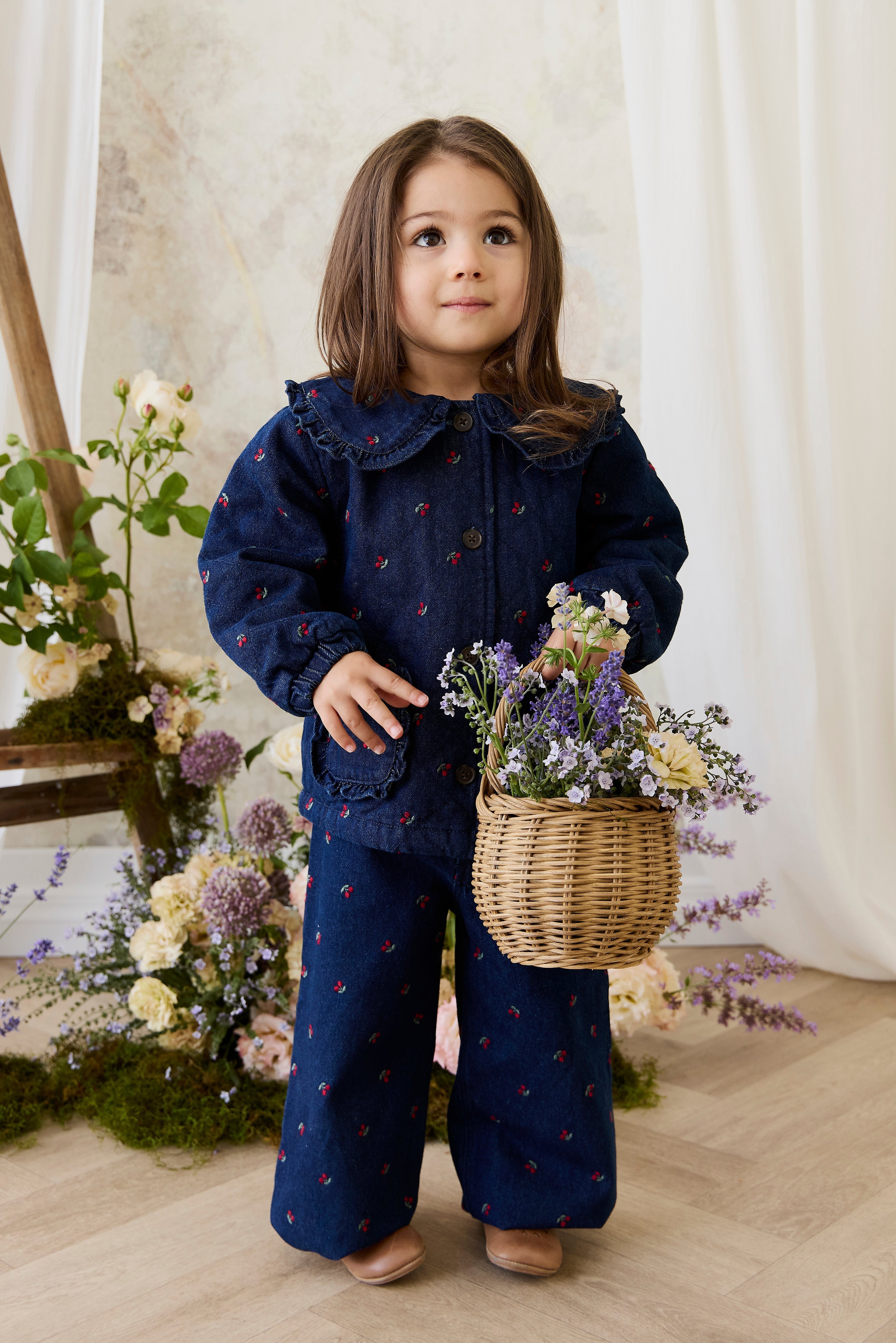 Veste en jean vintage à imprimé cerises avec col à volants et poches plaquées