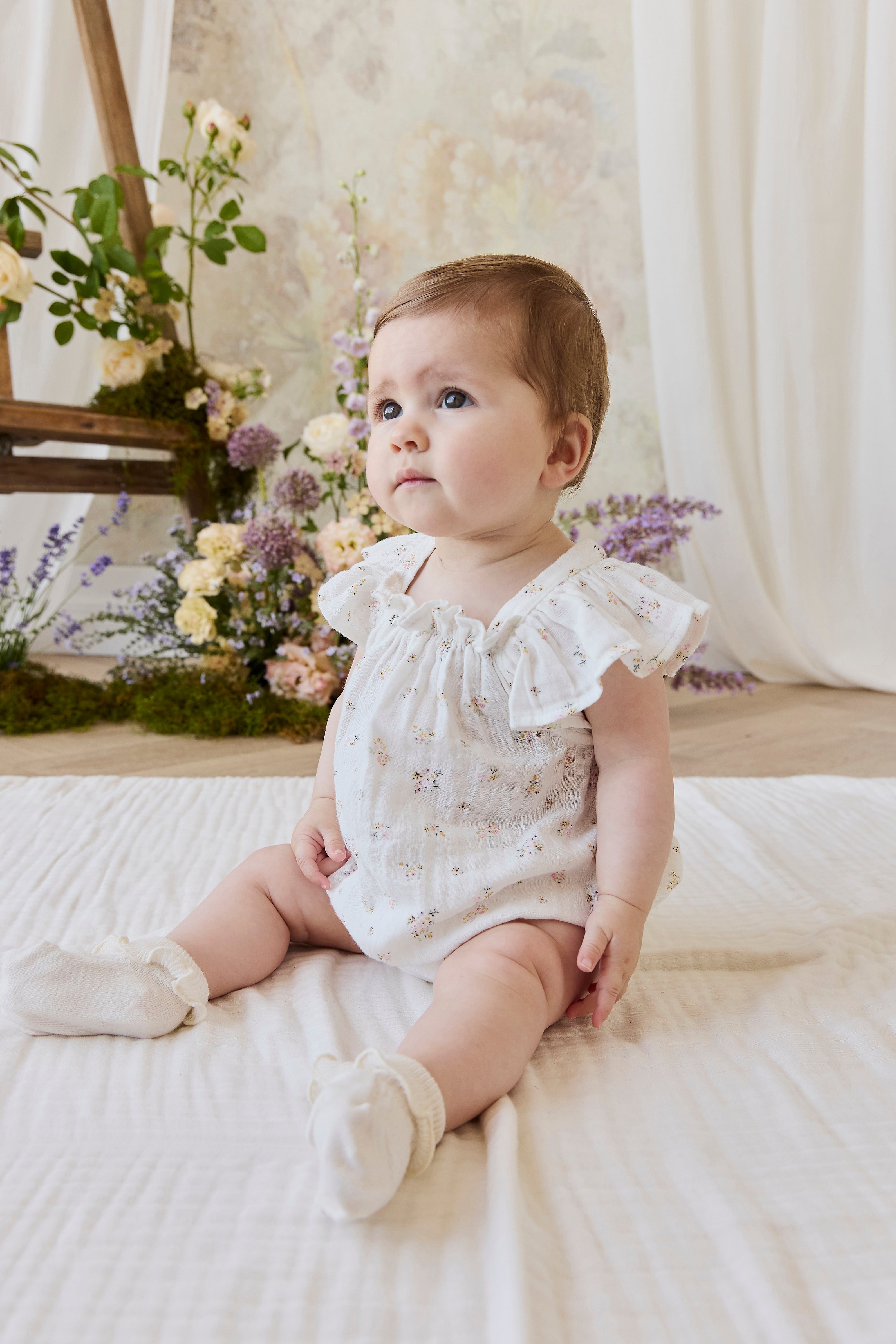 Combinaison-short Romantique Florale en Coton Biologique avec Manches Bouffantes et Encolure Volantée