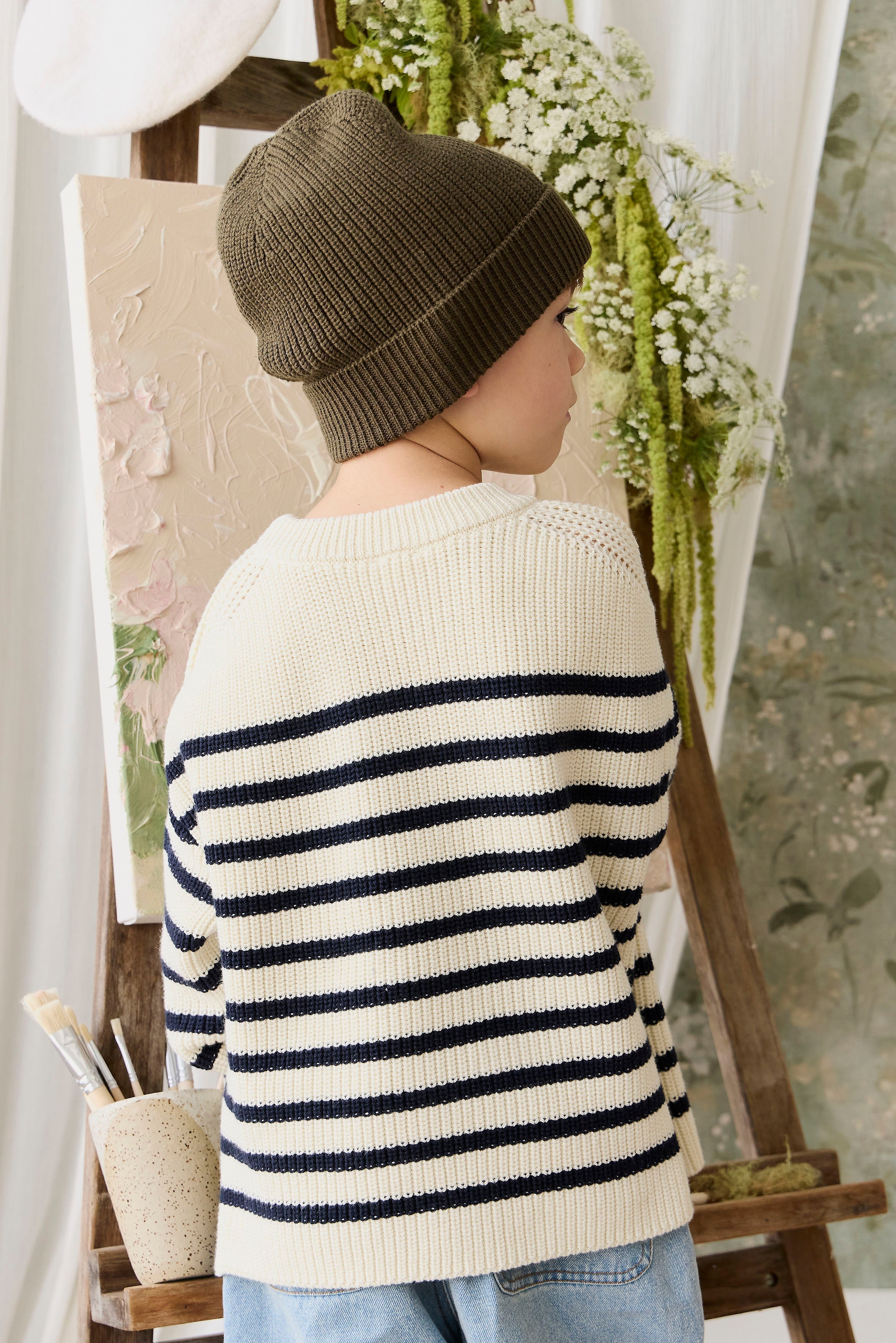 Bonnet côtelé en coton vert olive foncé classique avec bord replié