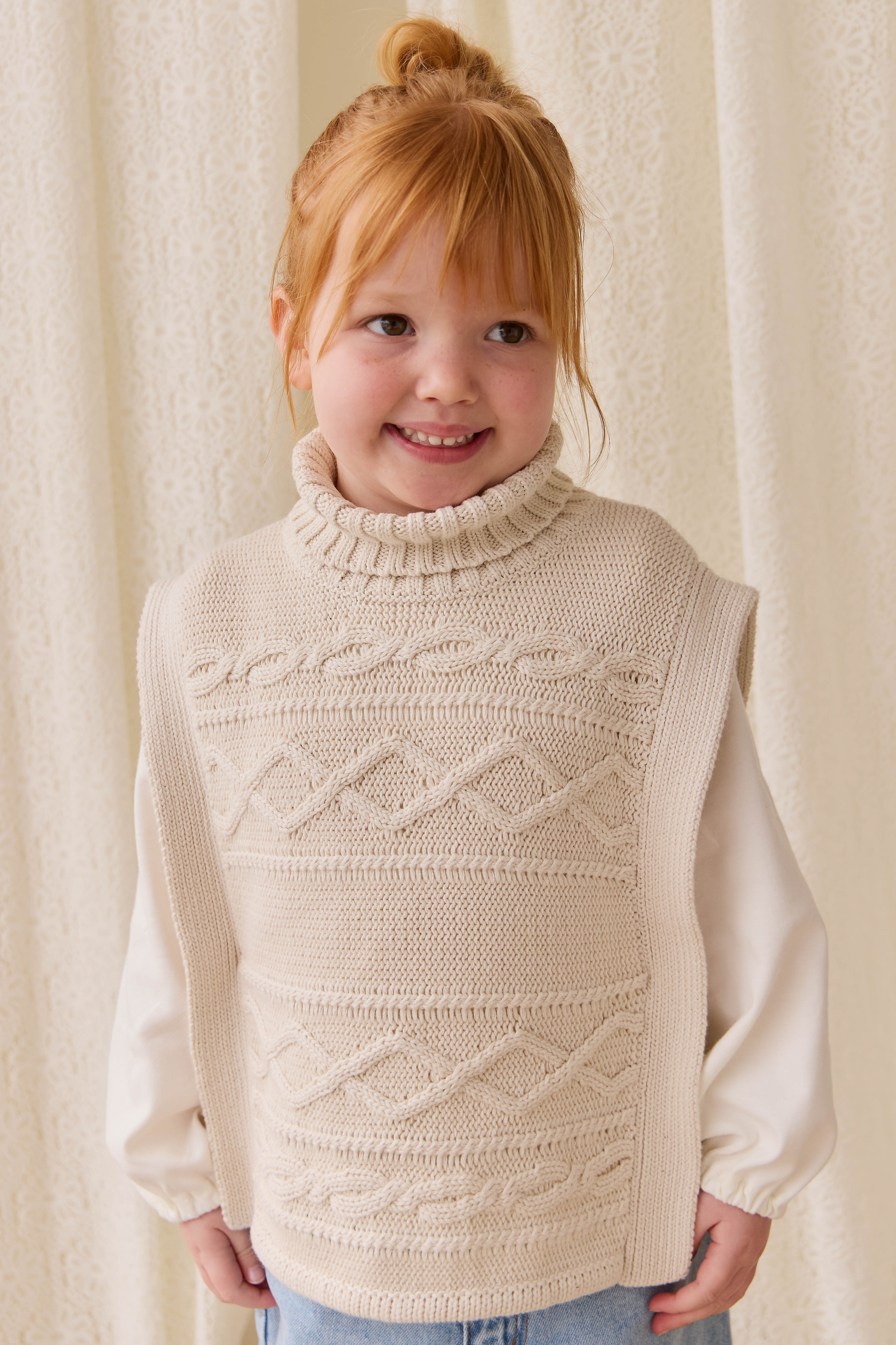 Top en coton biologique couleur parchemin classique à manches bouffantes et encolure ronde