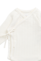 Bodysuit romantique en coton parcheminé et élasthanne avec imprimé cœurs ajourés et devant cache-cœur