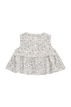 Haut romantique gris en coton biologique à fleurs avec silhouette péplum et design sans manches