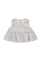 Haut romantique gris en coton biologique à fleurs avec silhouette péplum et design sans manches