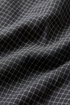 Grenouillère classique en coton biologique Basalt Grid à manches longues et boutons sur le devant