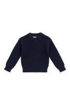Pull en tricot de coton bleu marine classique avec encolure ras du cou et poignets côtelés