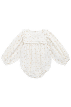 Barboteuse romantique en coton biologique à imprimé floral avec manches bouffantes longues et encolure volantée