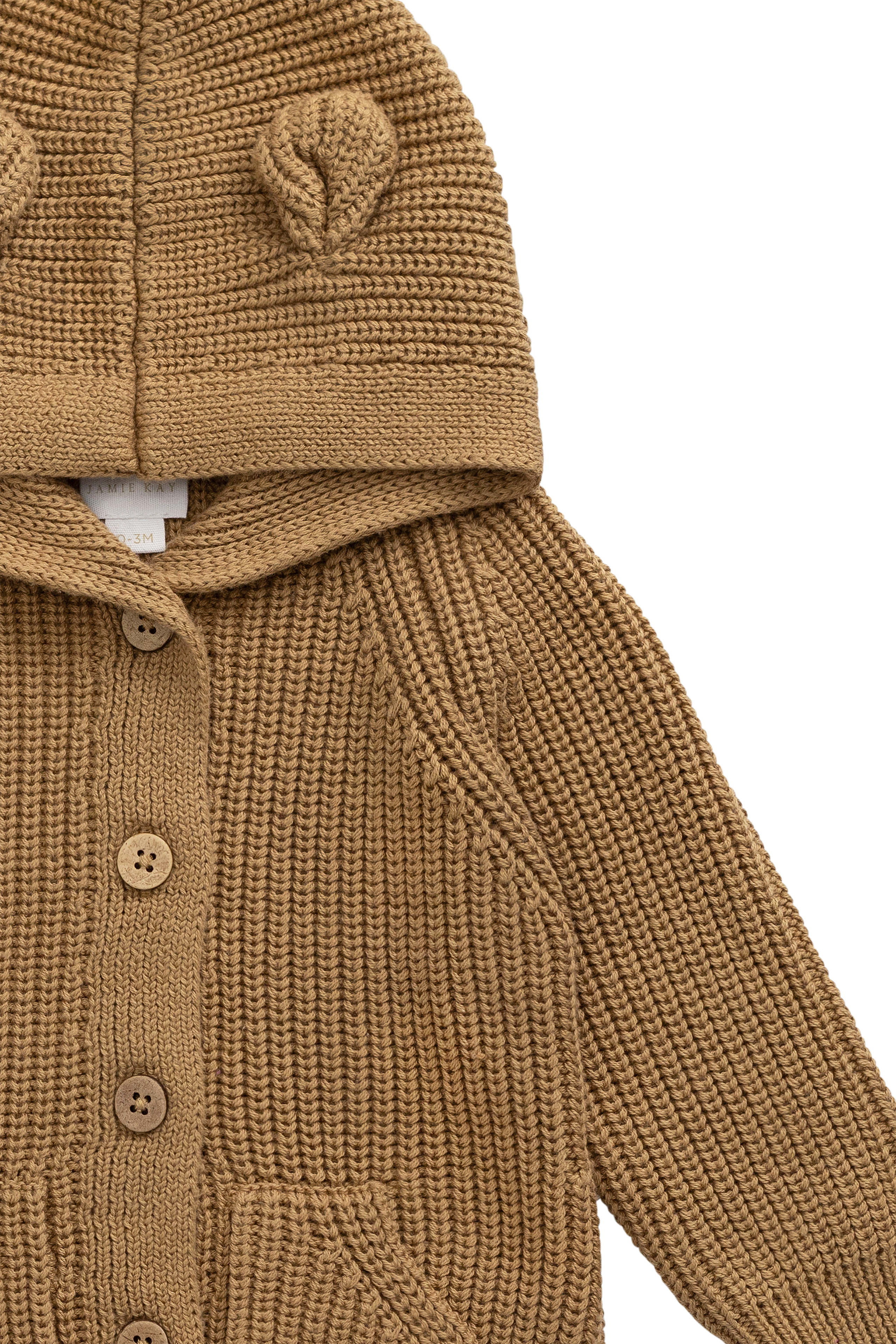 Grenouillère en tricot de coton douillet marron fauve avec capuche, oreilles et boutons sur le devant