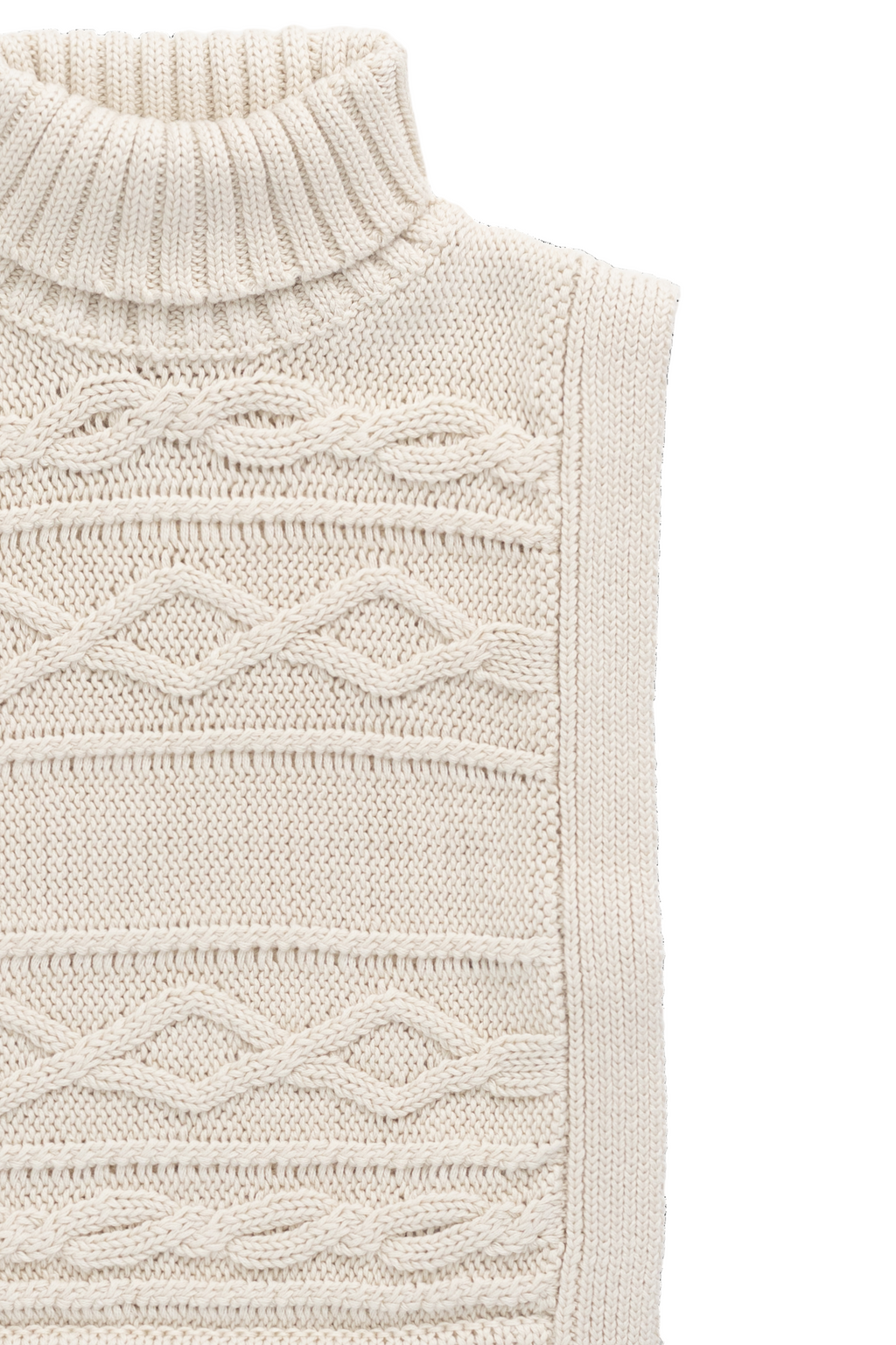 Poncho classique en coton vanille à mailles torsadées avec col roulé et boutons sur le devant
